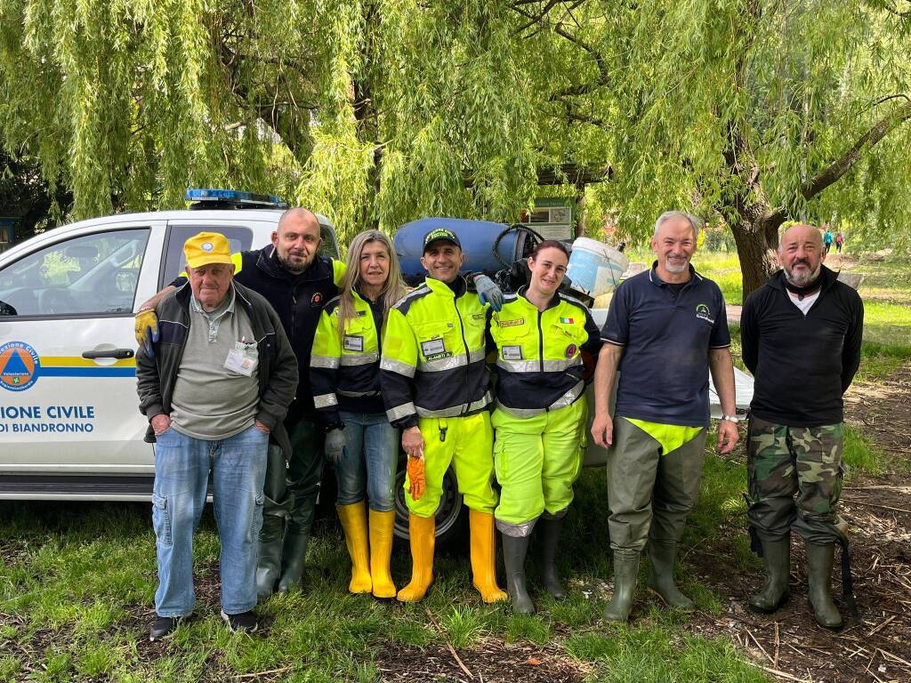 Pulizia del lago a Biandronno