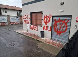 scritte sono state realizzate sull'esterno della sede