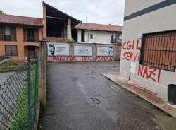 scritte sono state realizzate sull'esterno della sede