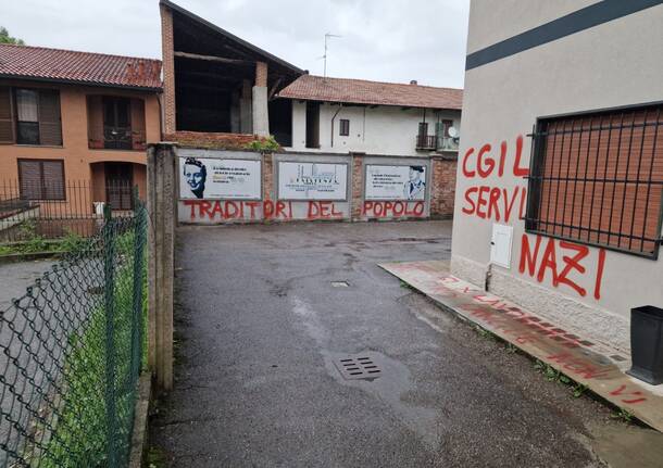 Vandalizzata la sede di Tradate della Cgil