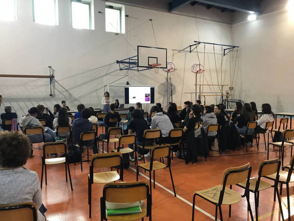 Settimana dell'orientamento al Legnani di Saronno, studenti a lezioni con docenti universitari e imprenditori
