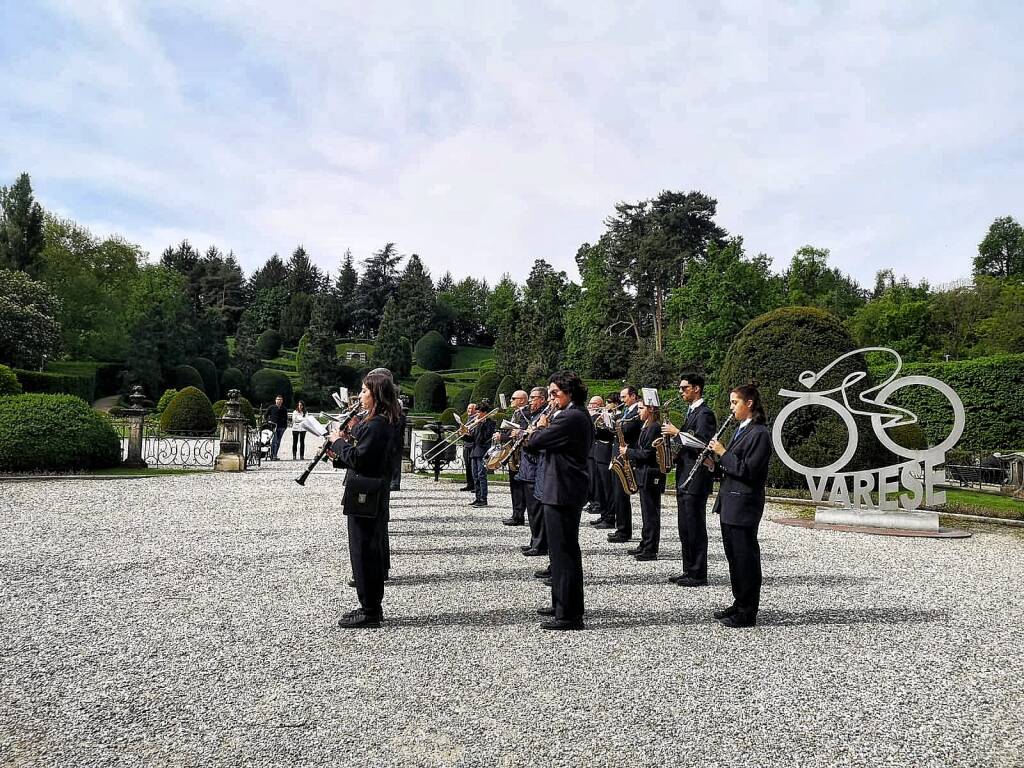 Un corteo di auto centenarie per la festa di san Vittore 2024