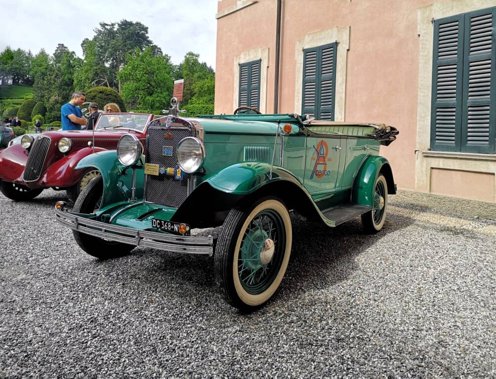 Un corteo di auto centenarie per la festa di san Vittore 2024