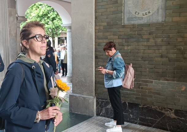 Una "camminata" nel centro di Varese a sostegno della famiglia Limido