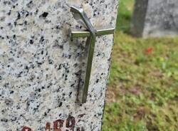Vandali al cimitero parco di Legnano