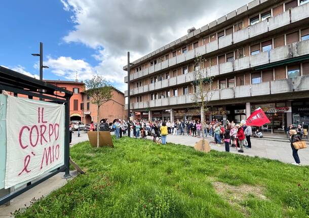 Varese - La manifestazione in difesa del diritto all'aborto