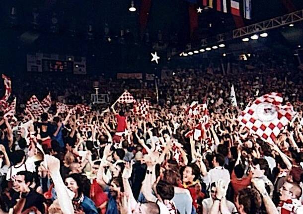 Varese - la vittoria dello scudetto 1999 e la stella