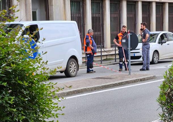 Voragine a Gallarate, traffico in tilt in centro