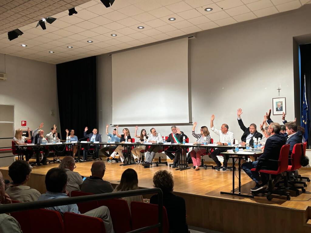 consiglio comunale Cardano al Campo 2024
