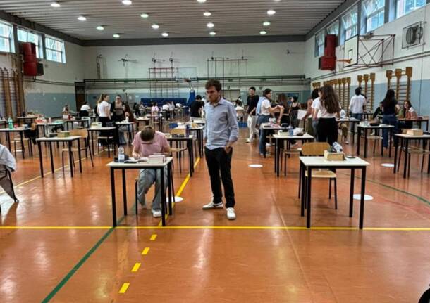 Esame di maturità a Varese, le immagini dal Liceo Ferraris