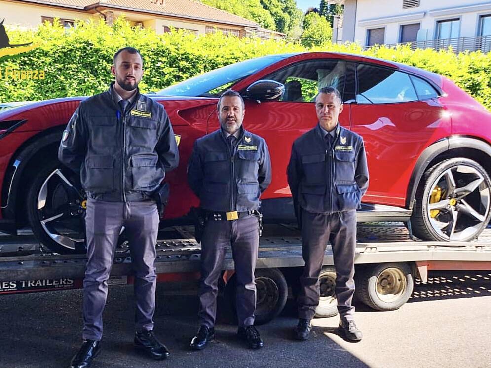 Ferrari sequestrata dogana gaggiolo 