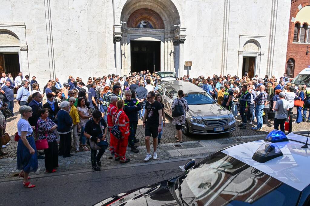 Funerale  a Legnano di Valeria Vanossi
