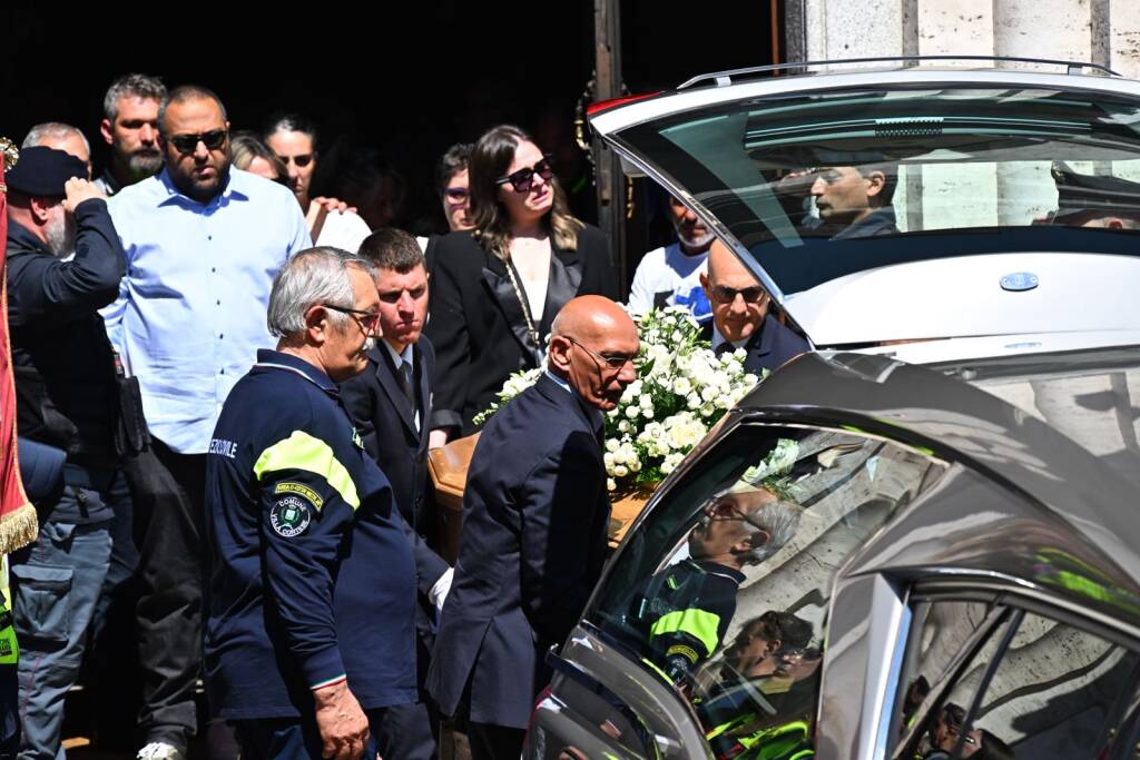 Funerale  a Legnano di Valeria Vanossi