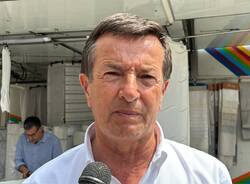 Giorgio Gori al mercato di piazza Repubblica a Varese