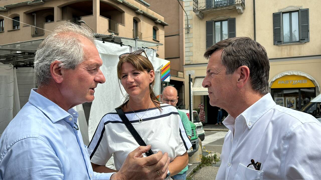 Giorgio Gori al mercato di piazza Repubblica a Varese