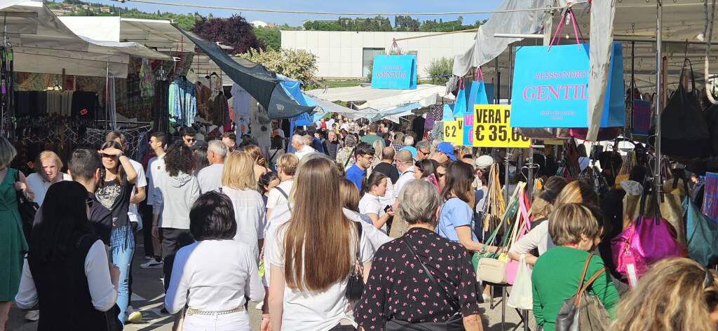 Gli Ambulanti di Forte dei Marmi®  a Verbania