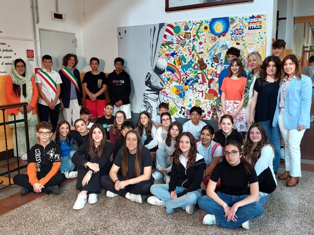 Induno Olona - Un murale alla scuola media Passerini