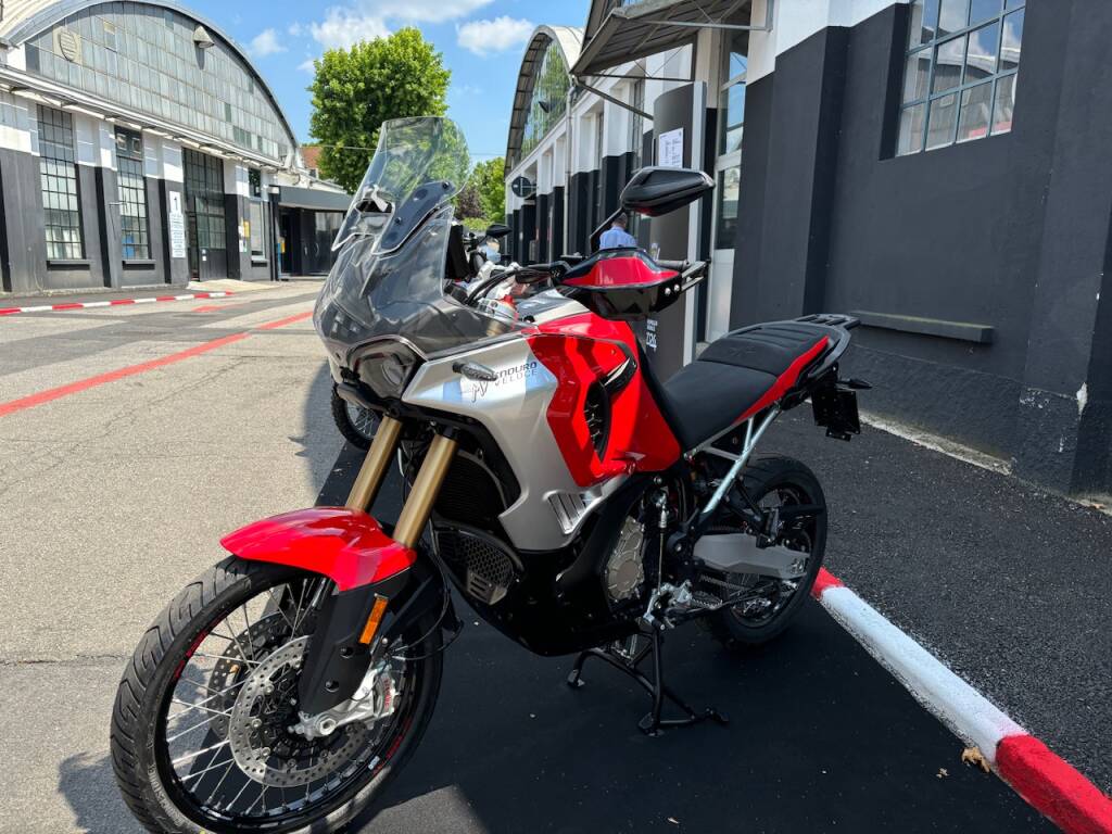 L’incredibile sfilata di moto MVAgusta all’assemblea di Confindustria Varese