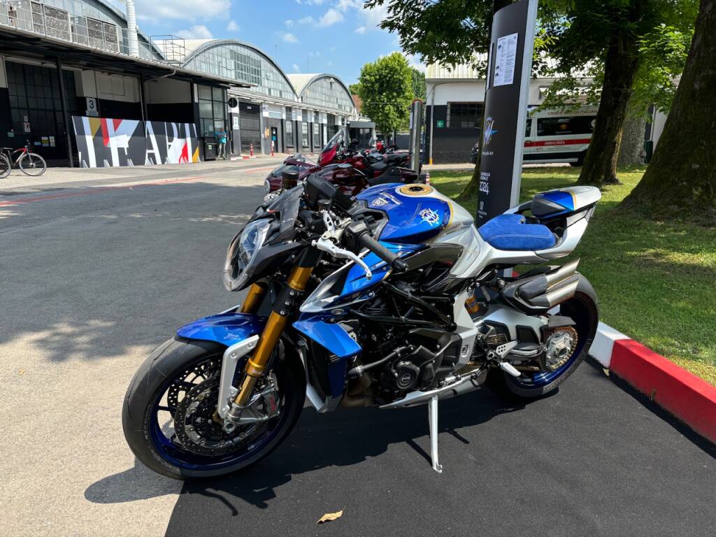 L’incredibile sfilata di moto MVAgusta all’assemblea di Confindustria Varese