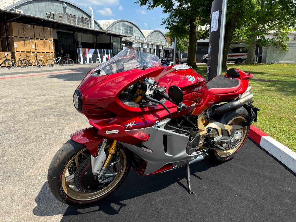 L’incredibile sfilata di moto MVAgusta all’assemblea di Confindustria Varese