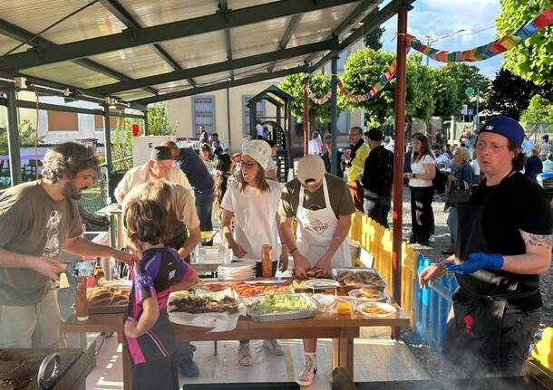 La scuola materna Frascoli di Gurone in festa