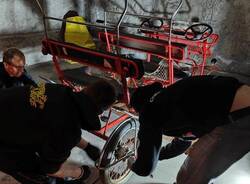 Quattro amici in risciò alla bike night Milano
