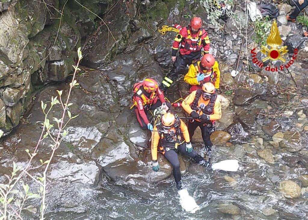 Recupero vigili del fuoco a Ponte Lambro