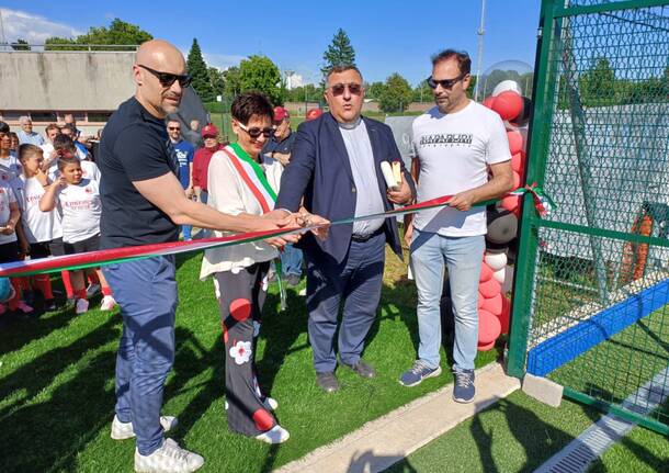 Taglio del nastro per il nuovo campo in erba sintetica al Re Cecconi