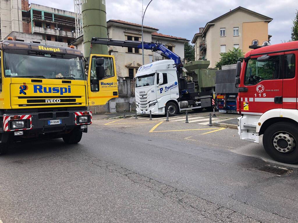 Viale cadorna chiuso per silos pericolante