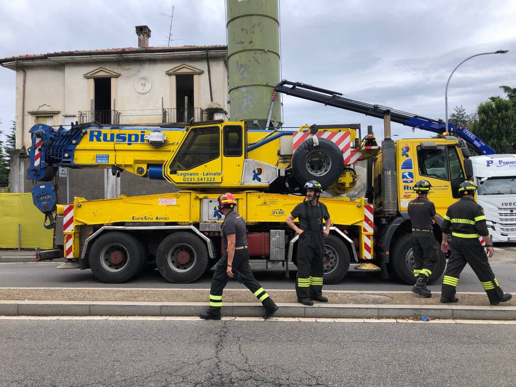 Viale cadorna chiuso per silos pericolante