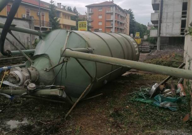 Strade chiuse a causa di un silos pericolante, gli operatori sul posto per la messa in sicurezza