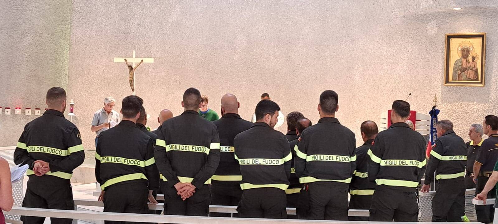 Anche i vigili del fuoco di Varese commemorano i colleghi morti a Matera