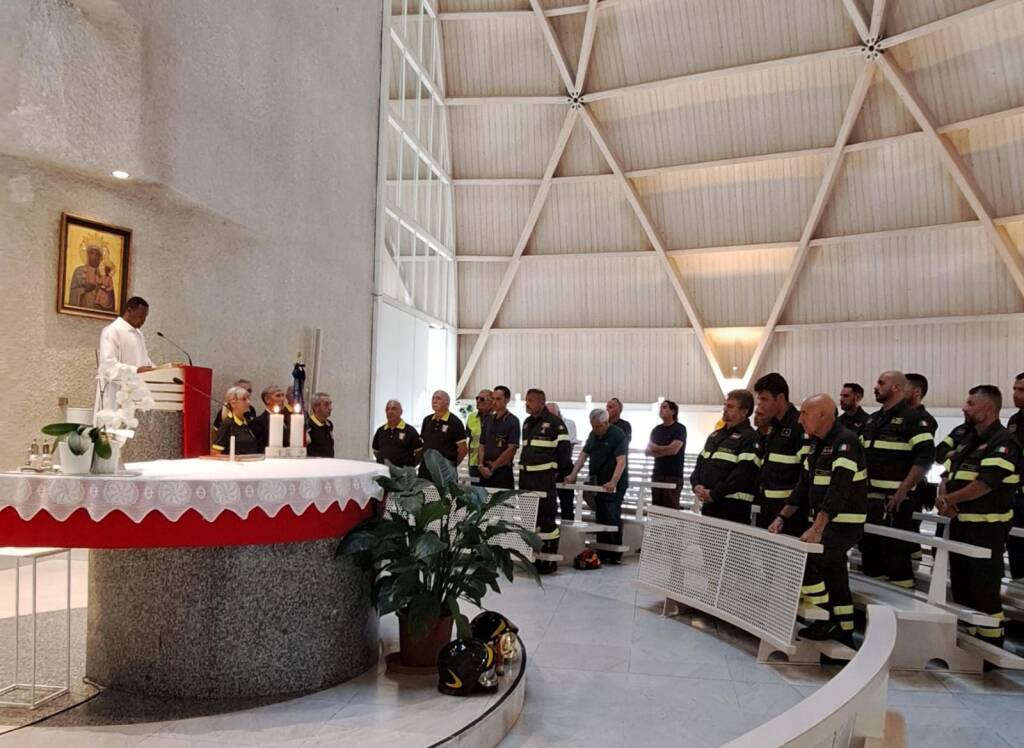 Anche i vigili del fuoco di Varese commemorano i colleghi morti a Matera