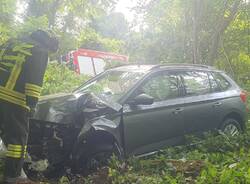 Con l'auto nel bosco a Brinzio