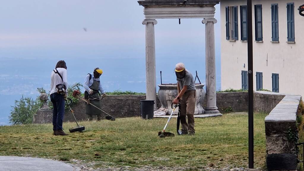 Grandi "pulizie" alla via Sacra: ci pensano i volontari del Cai Senior