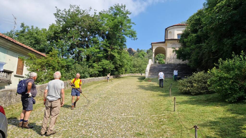 Grandi "pulizie" alla via Sacra: ci pensano i volontari del Cai Senior