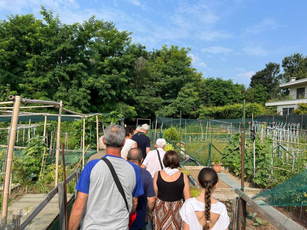 in visita agli orti urbani di varese a bizzozero