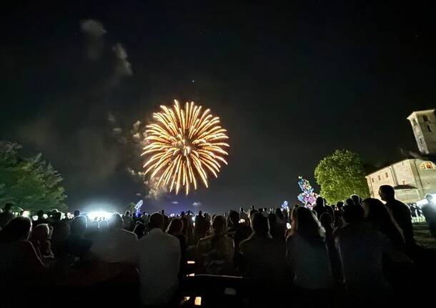 Casciago si illumina grazie ai fuochi di Sant'Eusebio