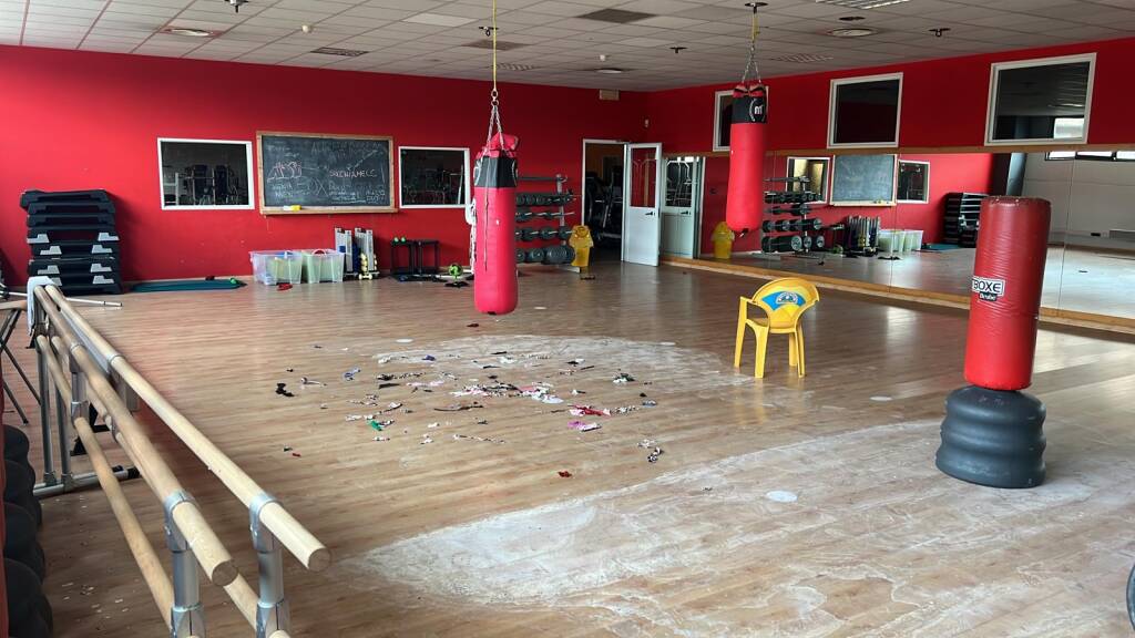 Il centro sportivo di Brebbia devastato dai vandali