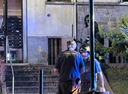 Incendio sul balcone di un appartamento ad Albizzate