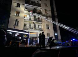 Incendio sul balcone di un appartamento ad Albizzate