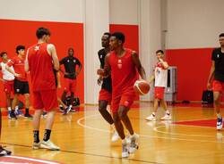 La Pallacanestro Varese suda in allenamento al Campus