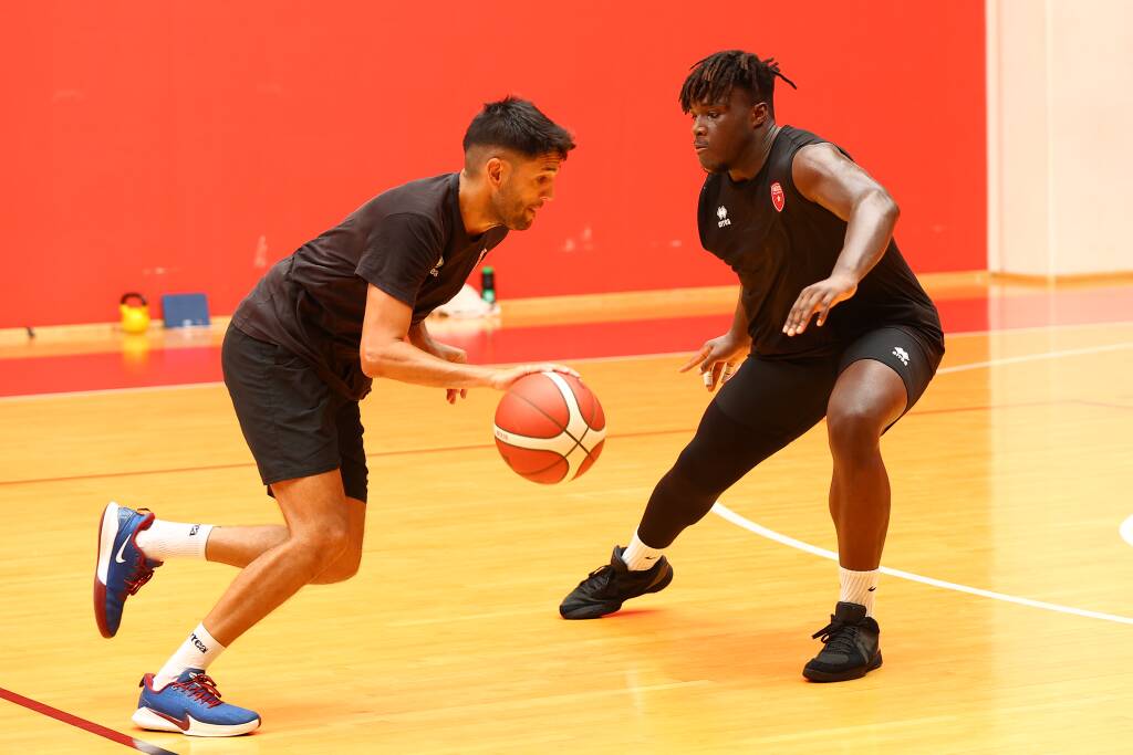 Primo giorno di allenamento per la Pallacanestro Varese agli ordini di coach Herman Mandole