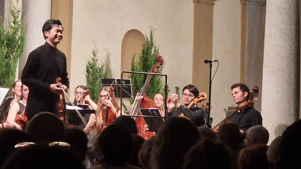 Simon Zhu a musica in Villa