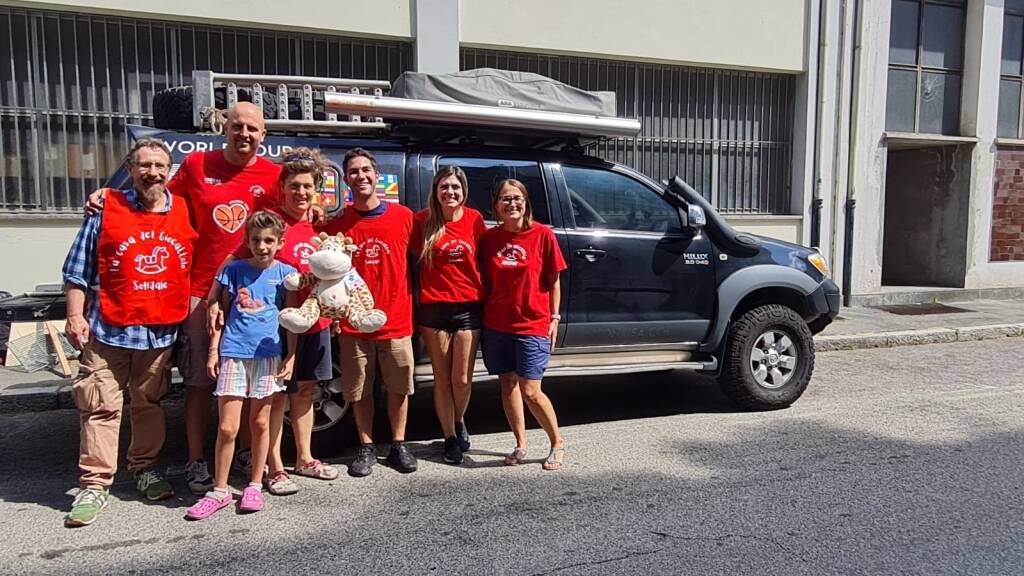 Un grande abbraccio solidale tra la ONG argentina Expedición Sonrisa e La Casa del Giocattolo diVarese