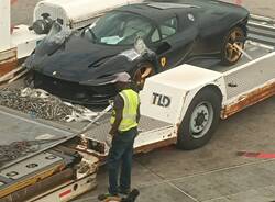 Una ferrari in partenza per Dubai