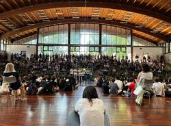 Accoglienza dei primini al liceo Tosi di Busto