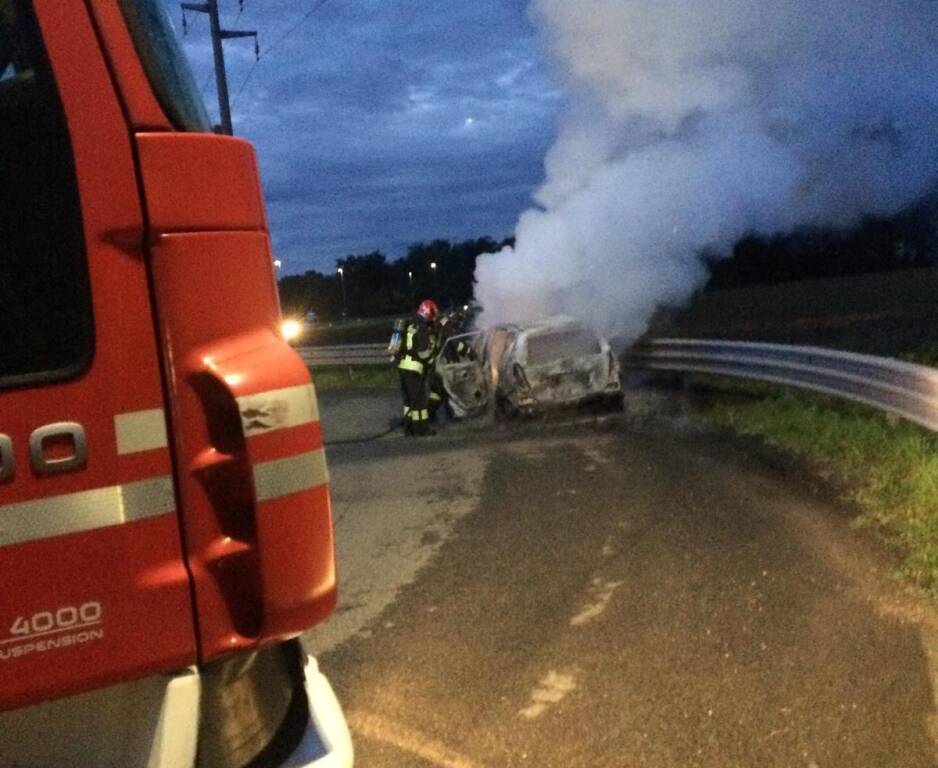 auto bruciata cairate