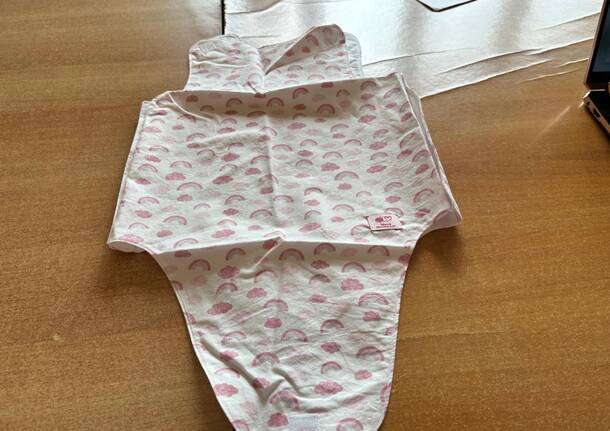 I doni alla terapia intensiva neonatale del Del Ponte delle volontarie di Mani di Mamma