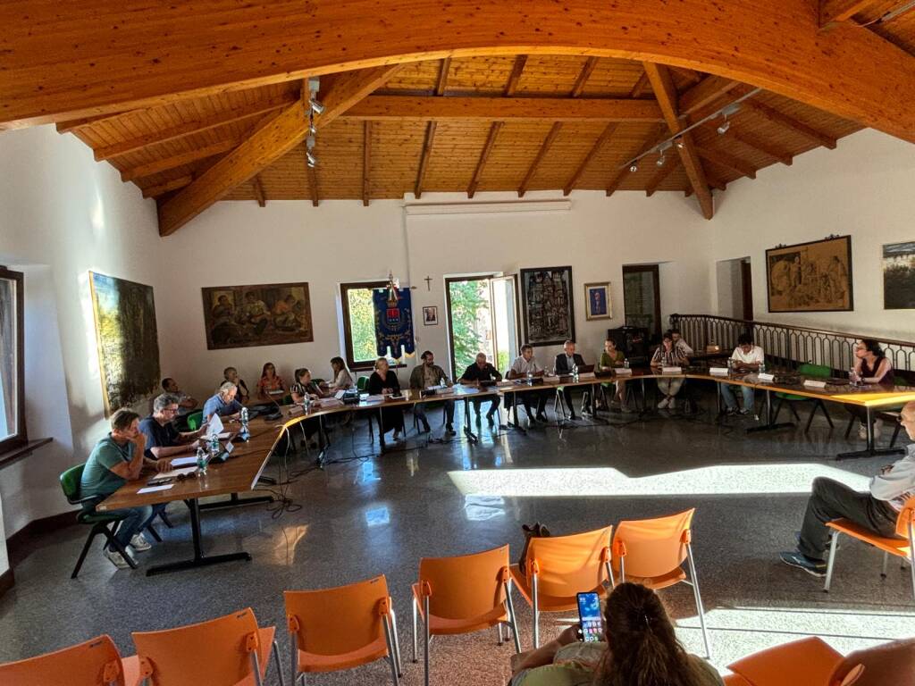 Consiglio comunale Gavirate Massimo Parola Sindaco